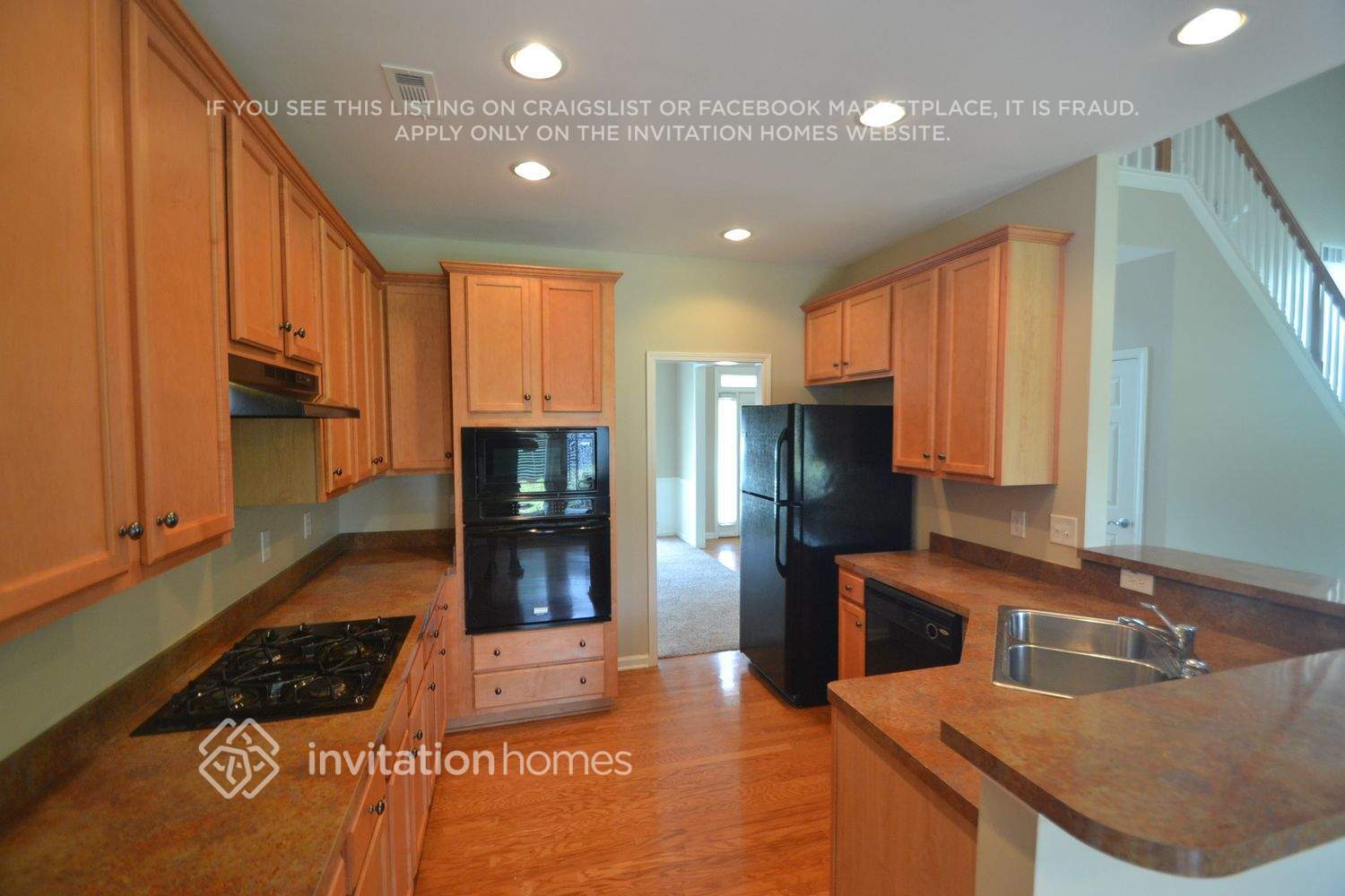 Building Photo - 9175 Waterford Ln