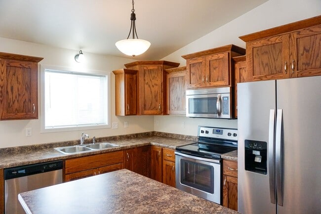 Building Photo - 3 Bed 2 Bath Twin Home