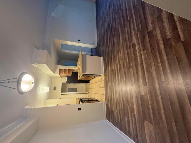 Building Photo - 9901 Baywinds Blvd