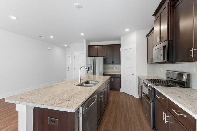 Building Photo - Modern 3 Bedroom, 2.5 Bath Townhome in Chapel Green