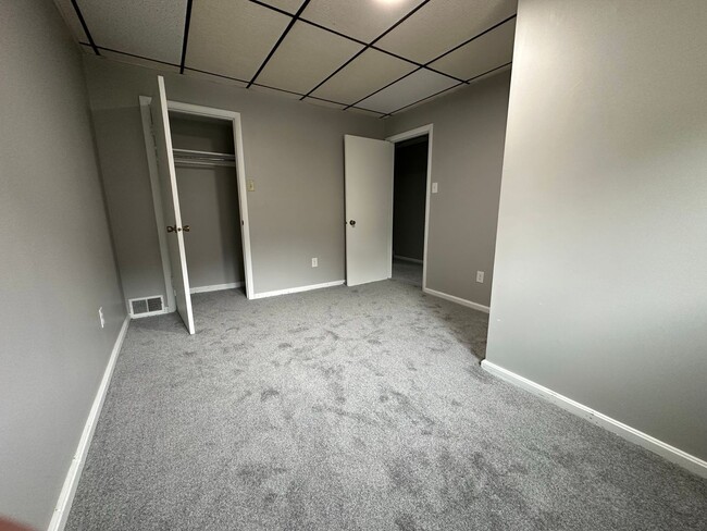 Building Photo - Two bedroom, one bath, fully remodeled tow...