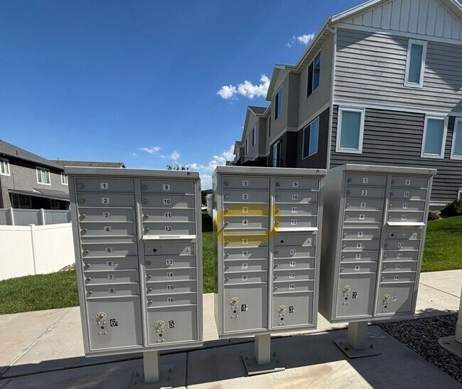 Building Photo - Gorgeous Home with unobstructed views in Herriman