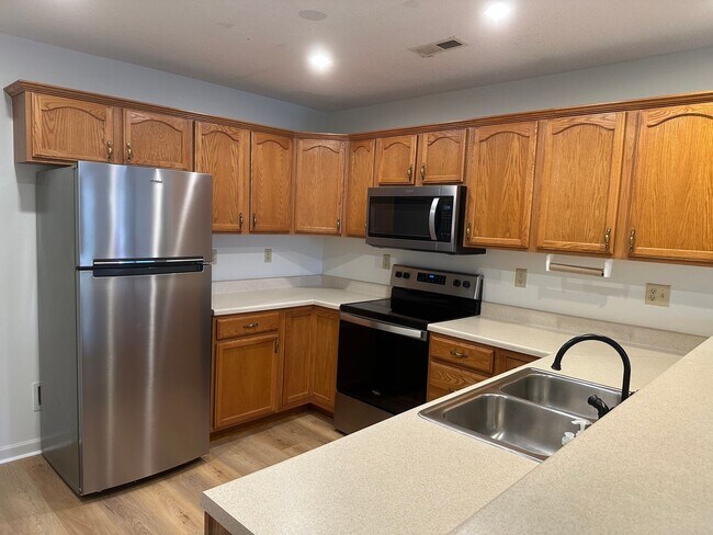 Building Photo - 2 Bedroom / 1 Bath Home Kingsport TN