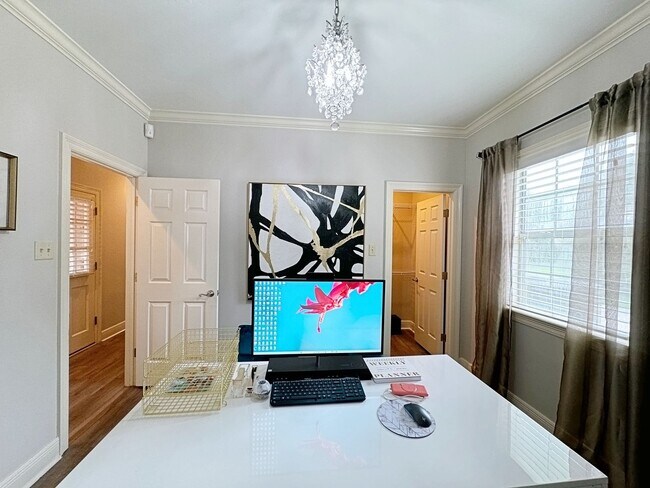 Building Photo - Beautiful Furnished home off Perkins Rd.