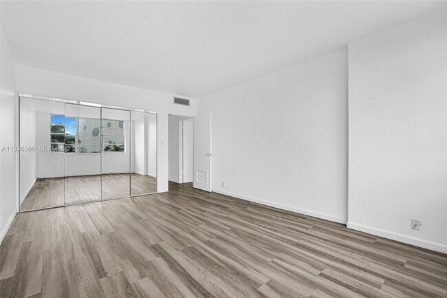 Building Photo - 3301 NE 5th Ave