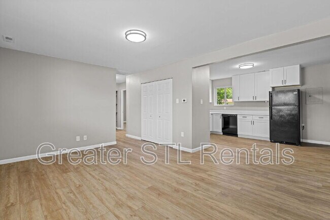 Building Photo - 1412 E Pitman Ave