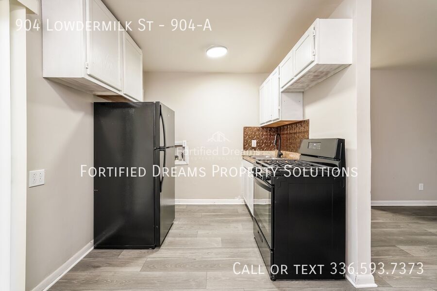 Building Photo - 904 Lowdermilk St