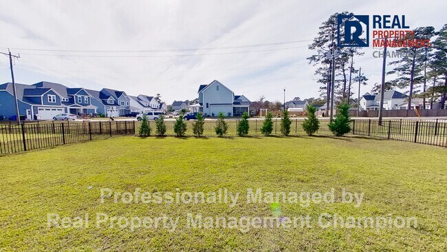 Building Photo - Spacious 4 BD Executive Home Loaded with U...