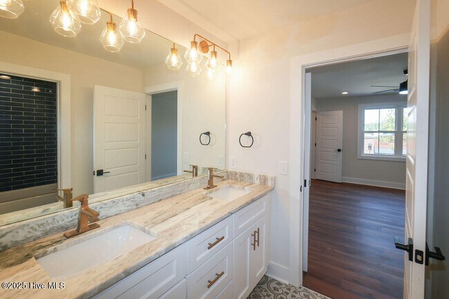 Building Photo - 476 Yadkin Rd