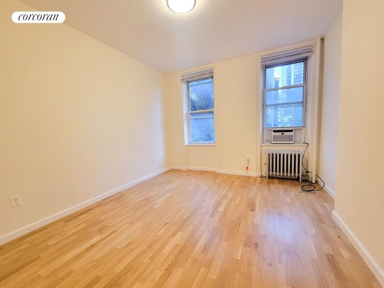 Primary Photo - 239 E 51st St