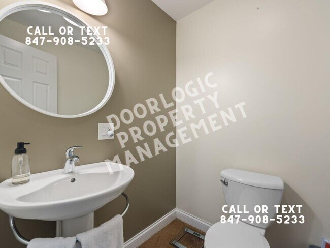 Building Photo - 735 W 8th St