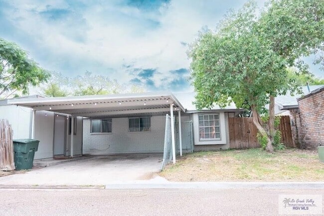 Building Photo - 1809 S Williams Ln