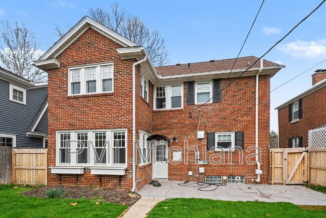 Building Photo - 314 E Angela Blvd