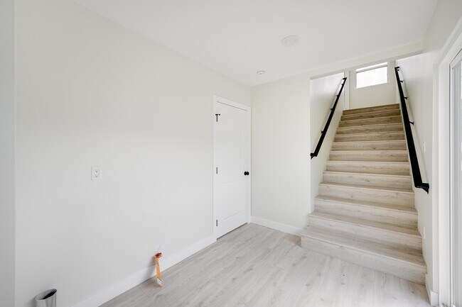 Building Photo - 1236 N Reese Pl