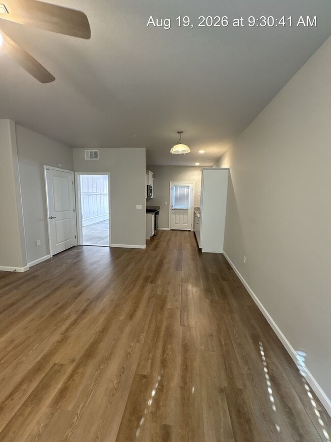 Building Photo - 410 S Summit St