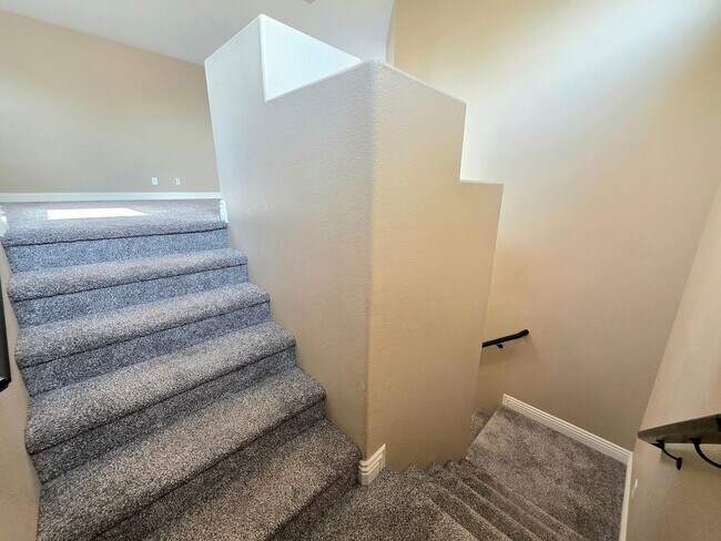 Building Photo - Three-bedroom Single Family