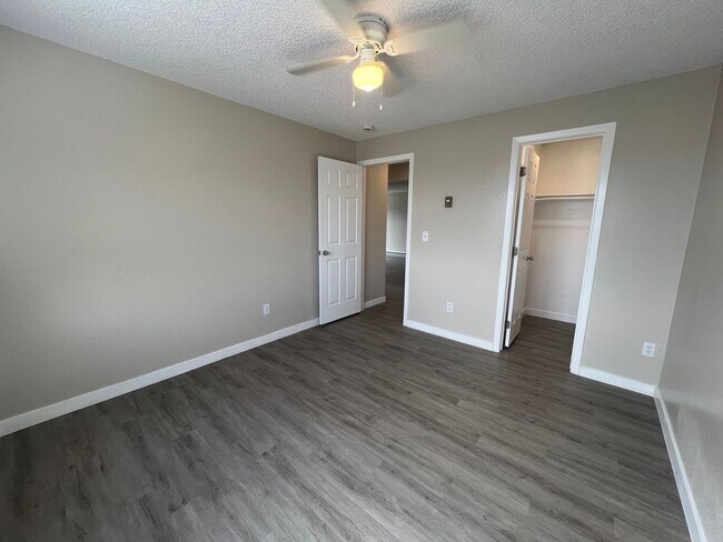 Building Photo - Spacious 2-Bed, 2-Bath Condo in Desirable ...