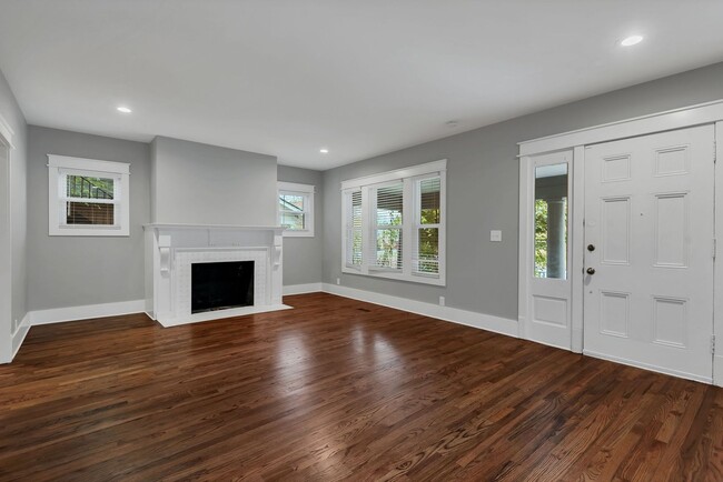 Building Photo - Total remodeled East Nashville Beauty!