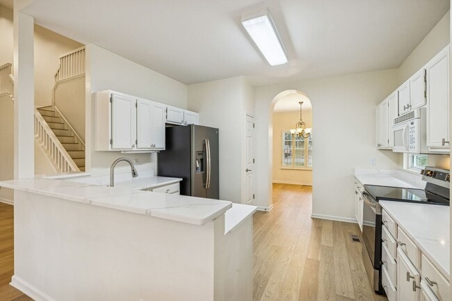 Building Photo - Discover exceptional convenience and comfort