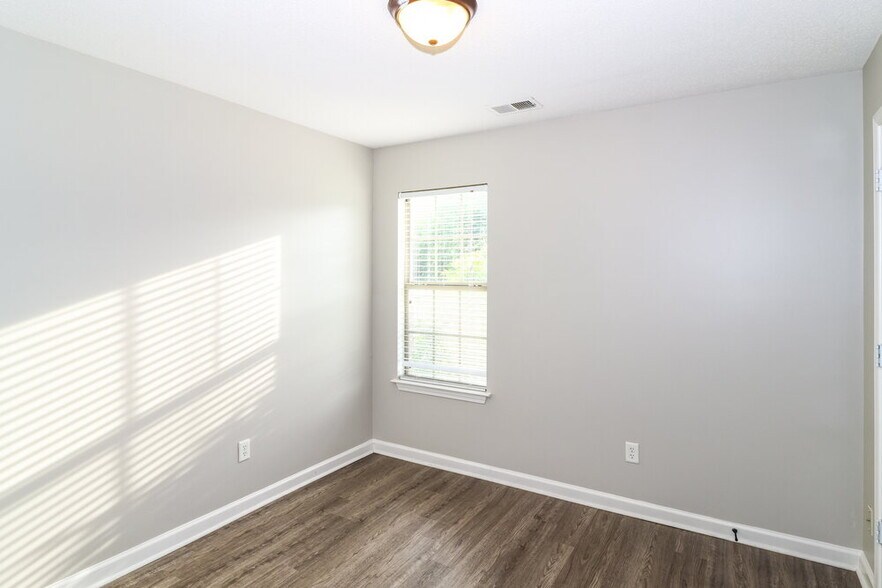 Building Photo - 1609 Sawmill Creek Ln