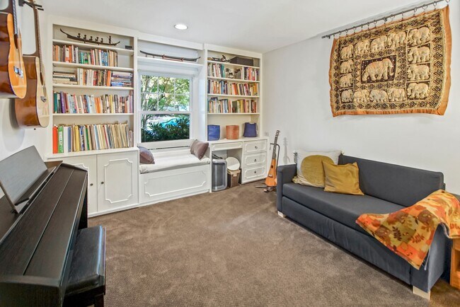 Building Photo - 6902 Tilden Ln