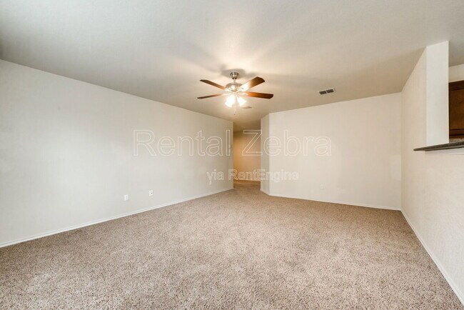 Building Photo - 1309 Hazelnut Dr