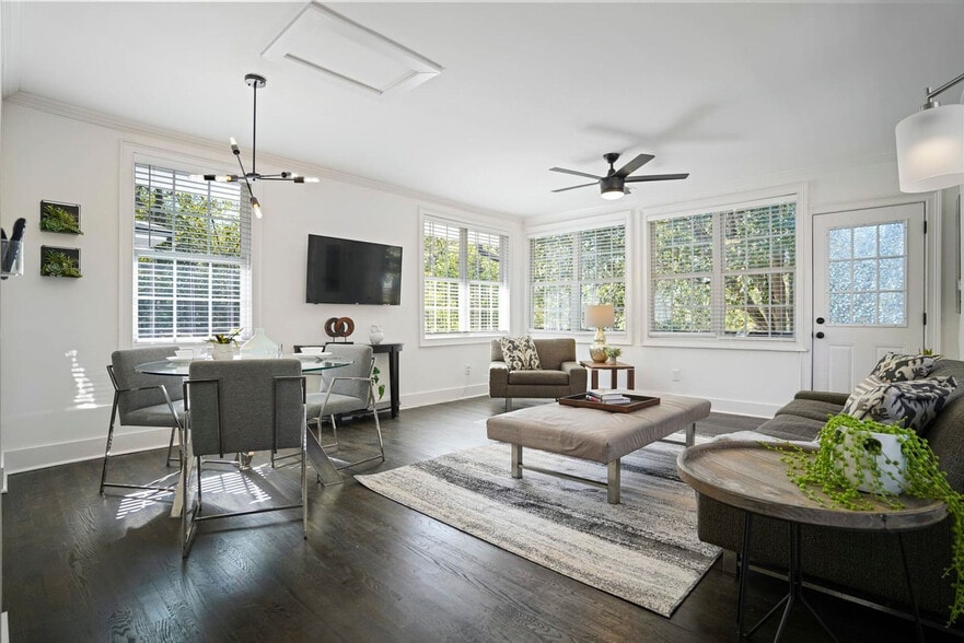 Building Photo - 975 Shadowridge Dr SE