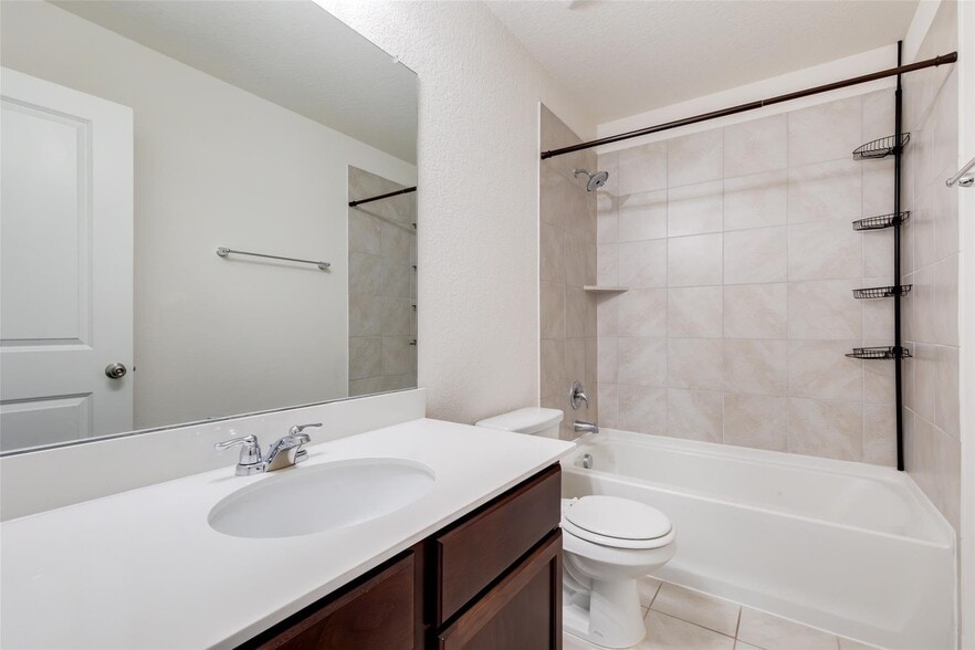 Building Photo - 741 Carol Dr