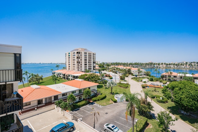 Building Photo - 6295 Bahia Del Mar Cir