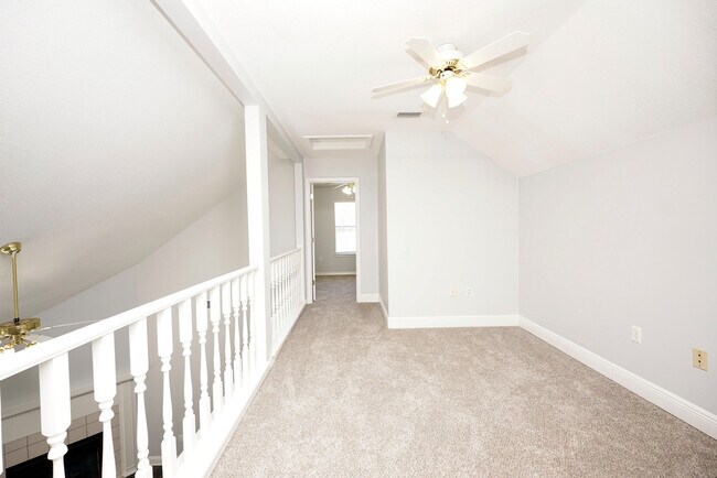 Building Photo - 4552 Knollwood Ln
