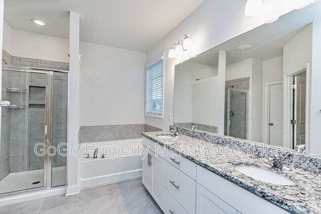 Building Photo - 110 Northwild Dr