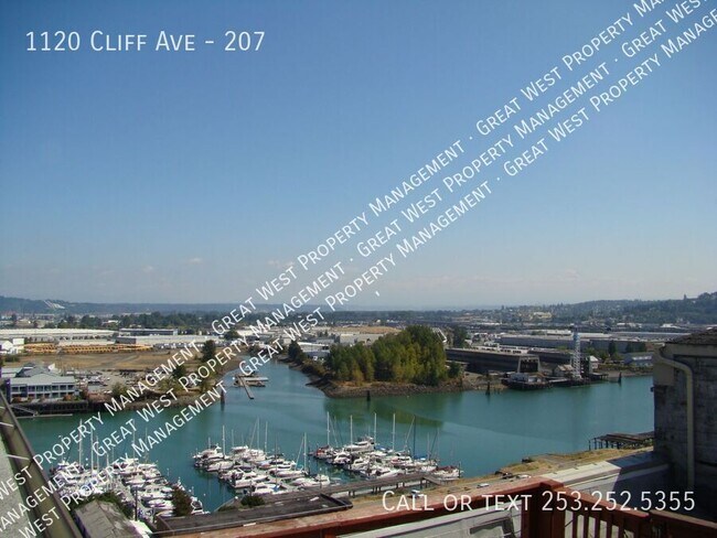 Building Photo - 1120 E Cliff Ave