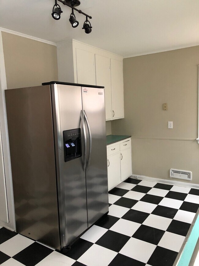 Building Photo - 103-105-105 Hampden Rd