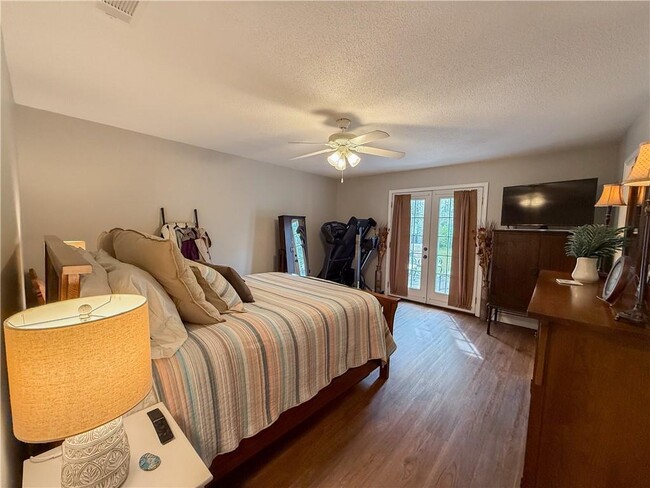 Building Photo - 905 Deer Run Dr