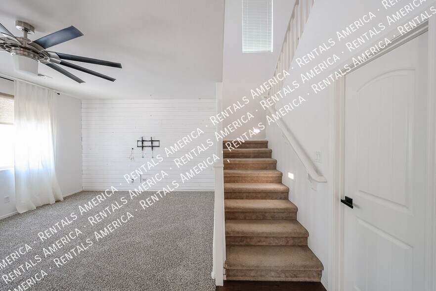 Building Photo - 5193 S Moccasin Trail
