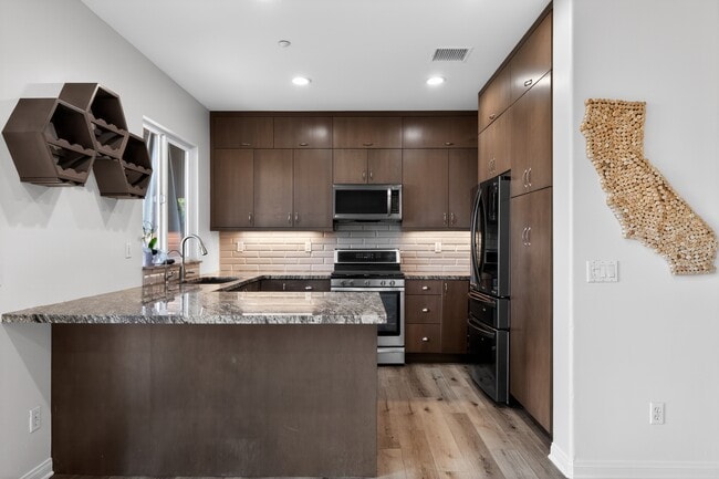 Building Photo - 1357 Sky Ridge Ct
