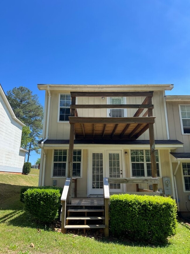 Building Photo - 113 Pineridge Dr