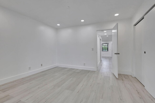 Building Photo - 110 Dorchester E