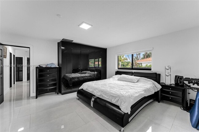 Building Photo - 551 SW 127th Ave