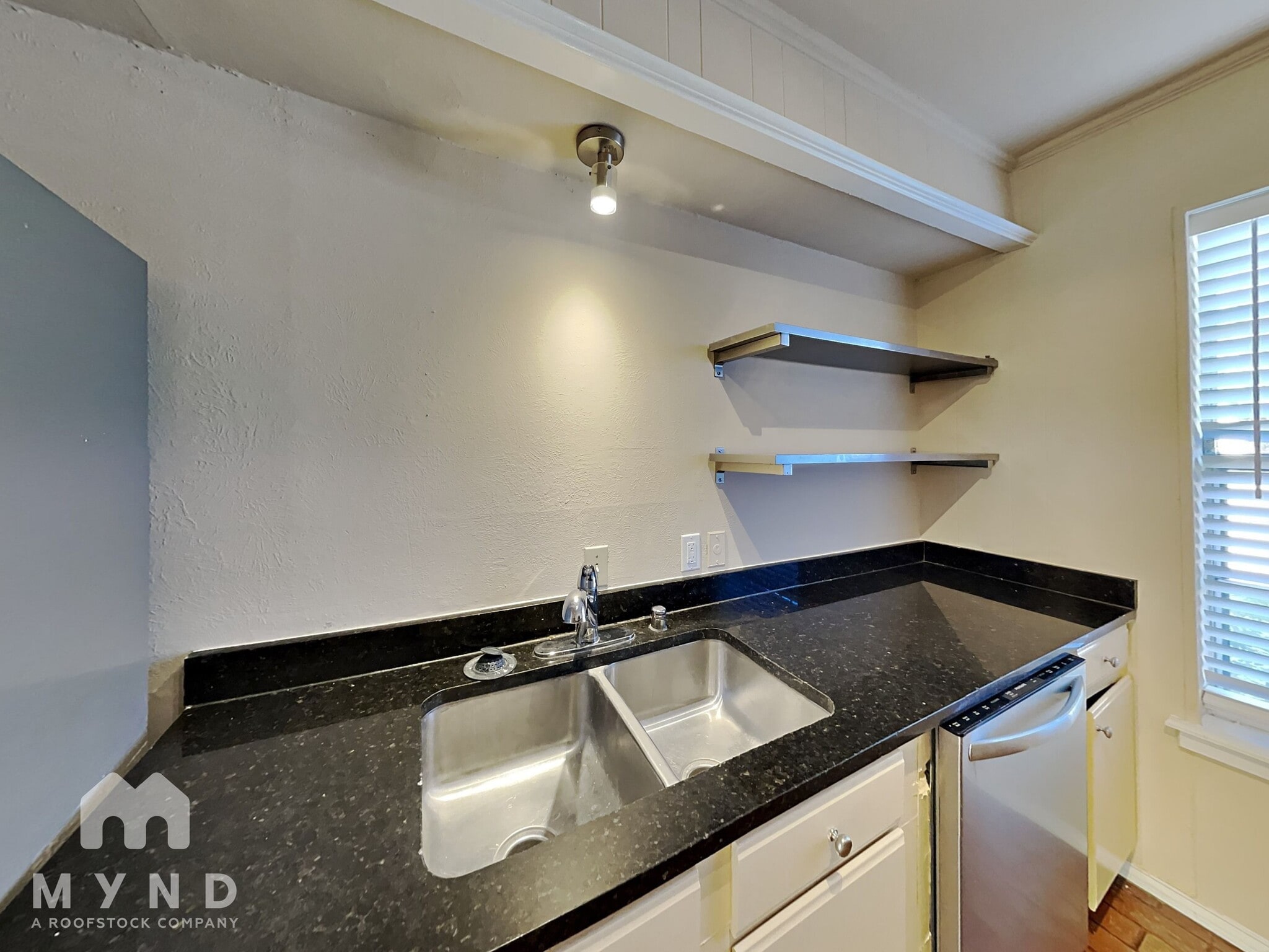 Building Photo - 15860 El Estado Dr