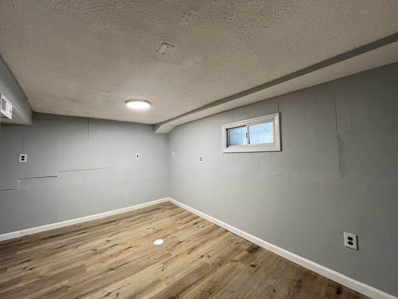 Building Photo - 105 Brown Pl