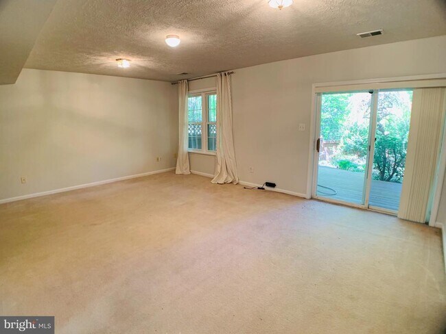 Building Photo - 10496 Courtney Dr