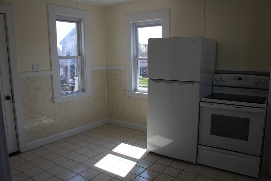 Kitchen with room for table and chairs - 7 Allen Ct