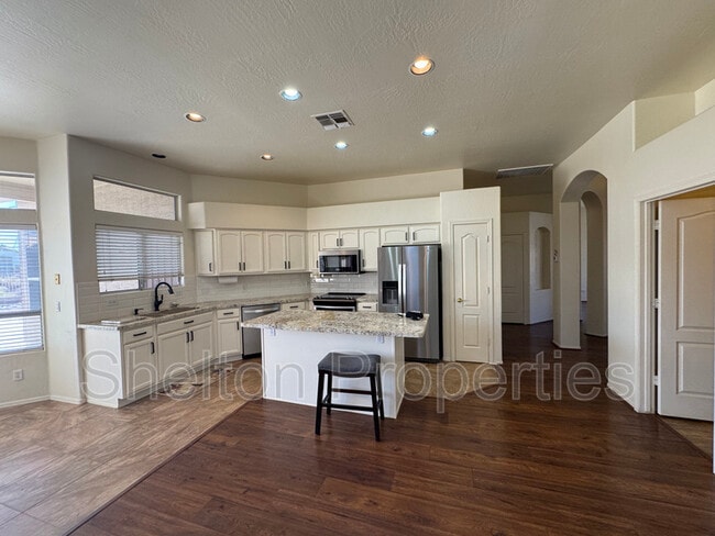 Building Photo - 19231 N Coyote Lakes Pkwy