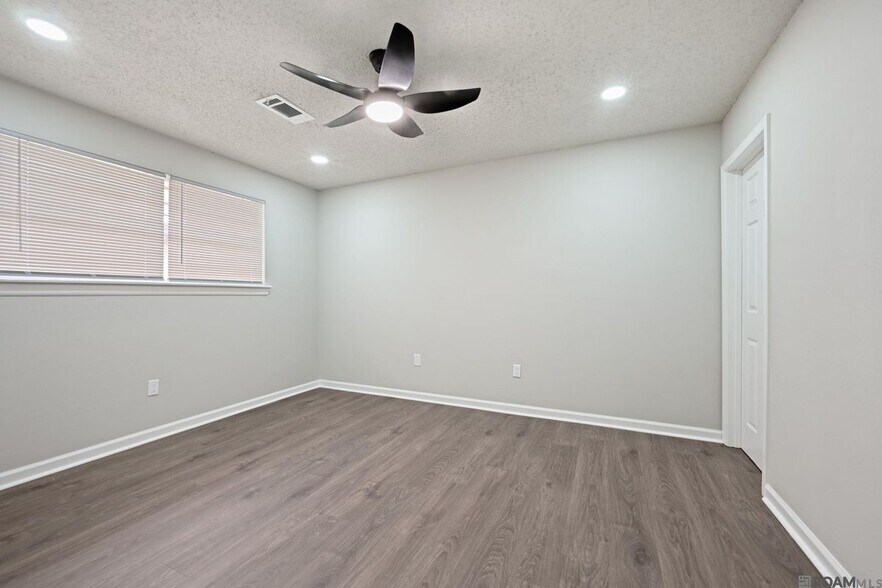 Building Photo - 8724 Metairie Dr