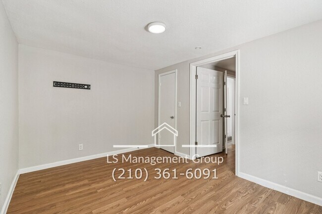 Building Photo - 622 Denver Blvd