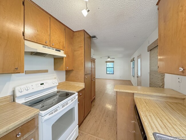 Building Photo - 776 Lookout Dr
