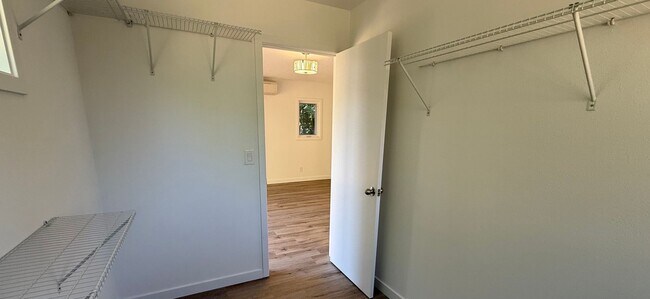 Building Photo - Well-cared-for home with strong curb appeal and quality updates in Southeast Portland.