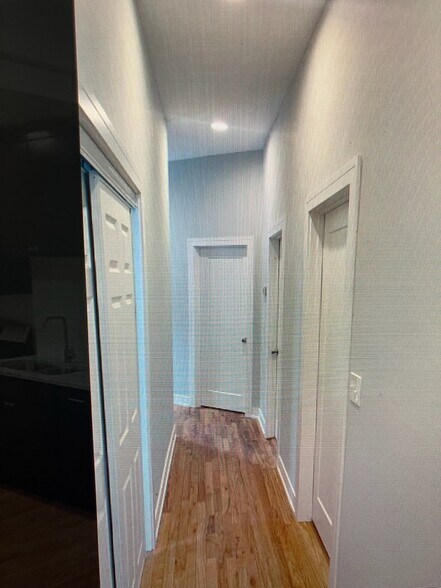Building Photo - 2708 W Maypole Ave