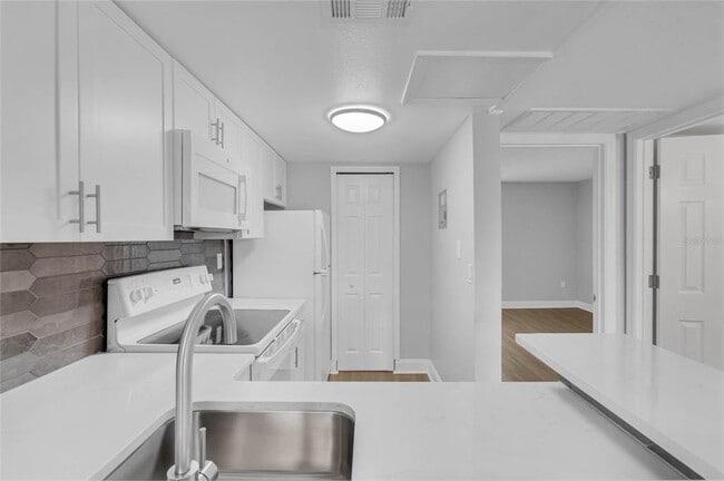 Building Photo - 596 Orange Dr